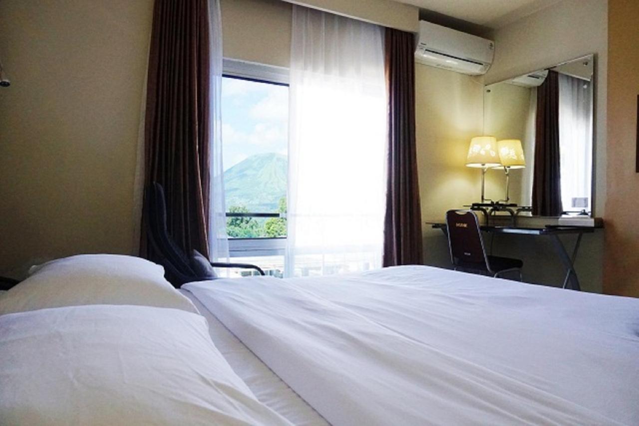 Jhoanie Hotel Tomohon Екстериор снимка