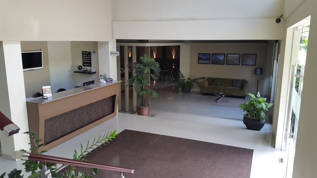 Jhoanie Hotel Tomohon Екстериор снимка
