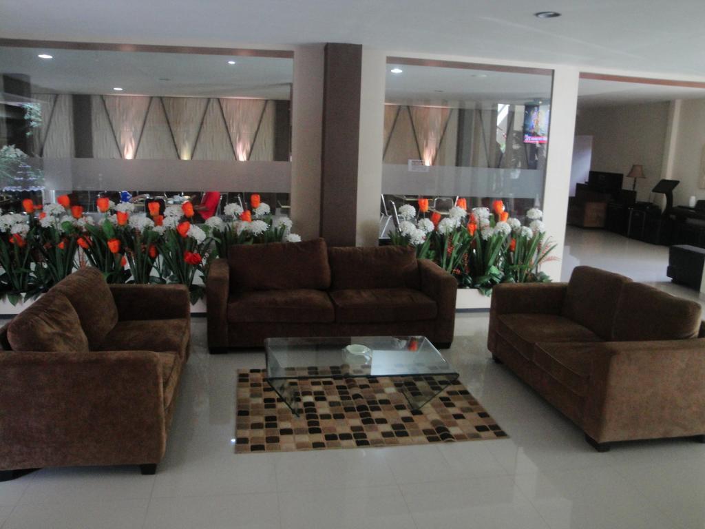 Jhoanie Hotel Tomohon Екстериор снимка