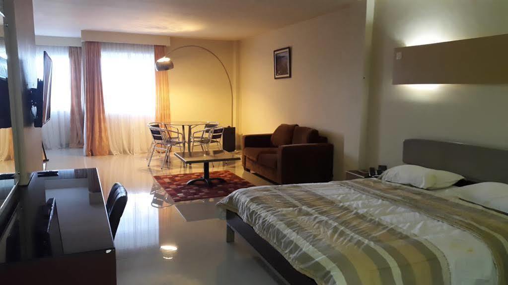Jhoanie Hotel Tomohon Екстериор снимка