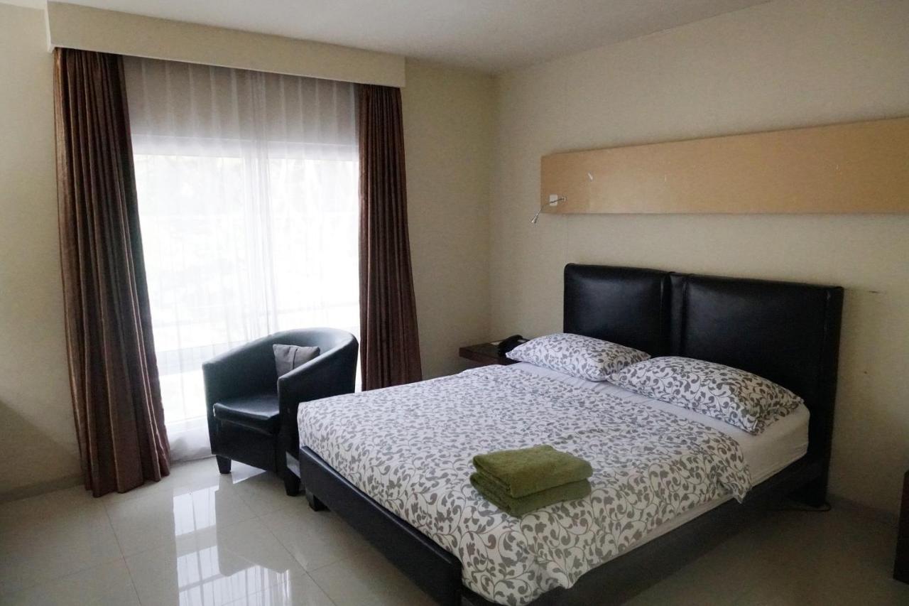 Jhoanie Hotel Tomohon Екстериор снимка