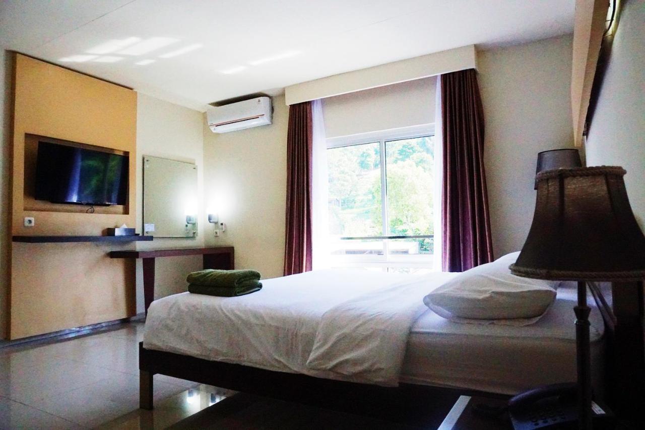 Jhoanie Hotel Tomohon Екстериор снимка