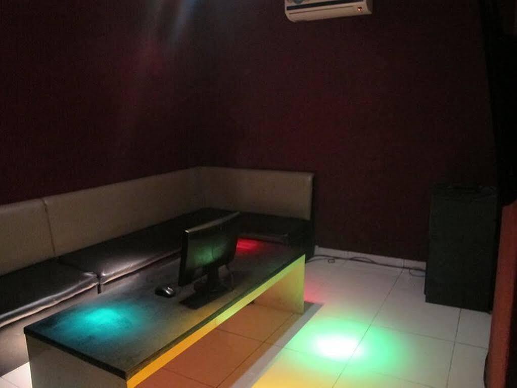 Jhoanie Hotel Tomohon Екстериор снимка